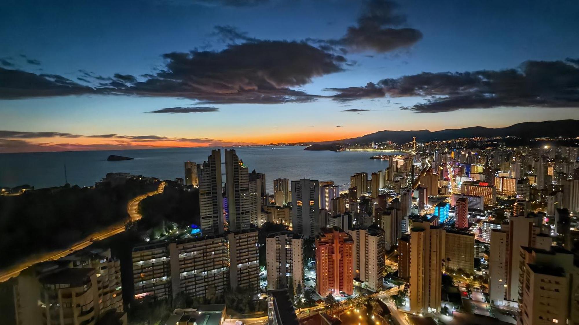 Апартаменты Skyline Floor 28 Sea Views Бенидорм Экстерьер фото